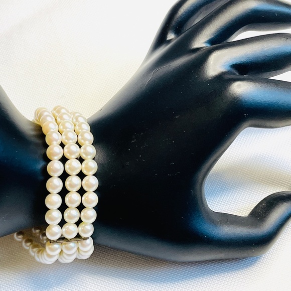Vintage Mikimoto Cultured Triple Strand Pearls Bracelet Sterling Silver Clasp - Picture 5 of 9